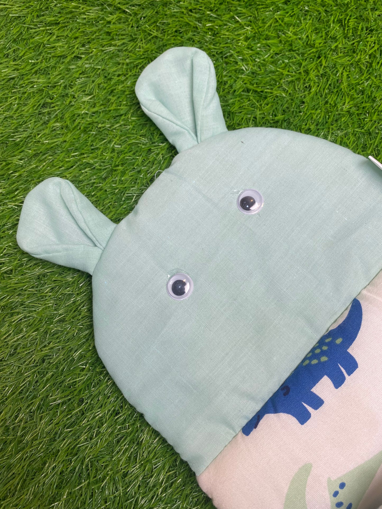 Pillow filling head making pillow blue