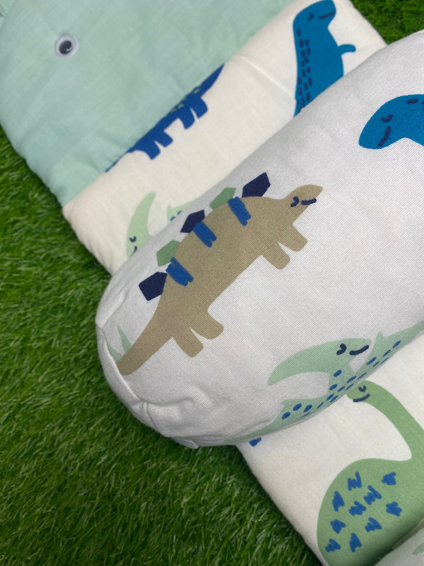 Pillow filling head making pillow blue