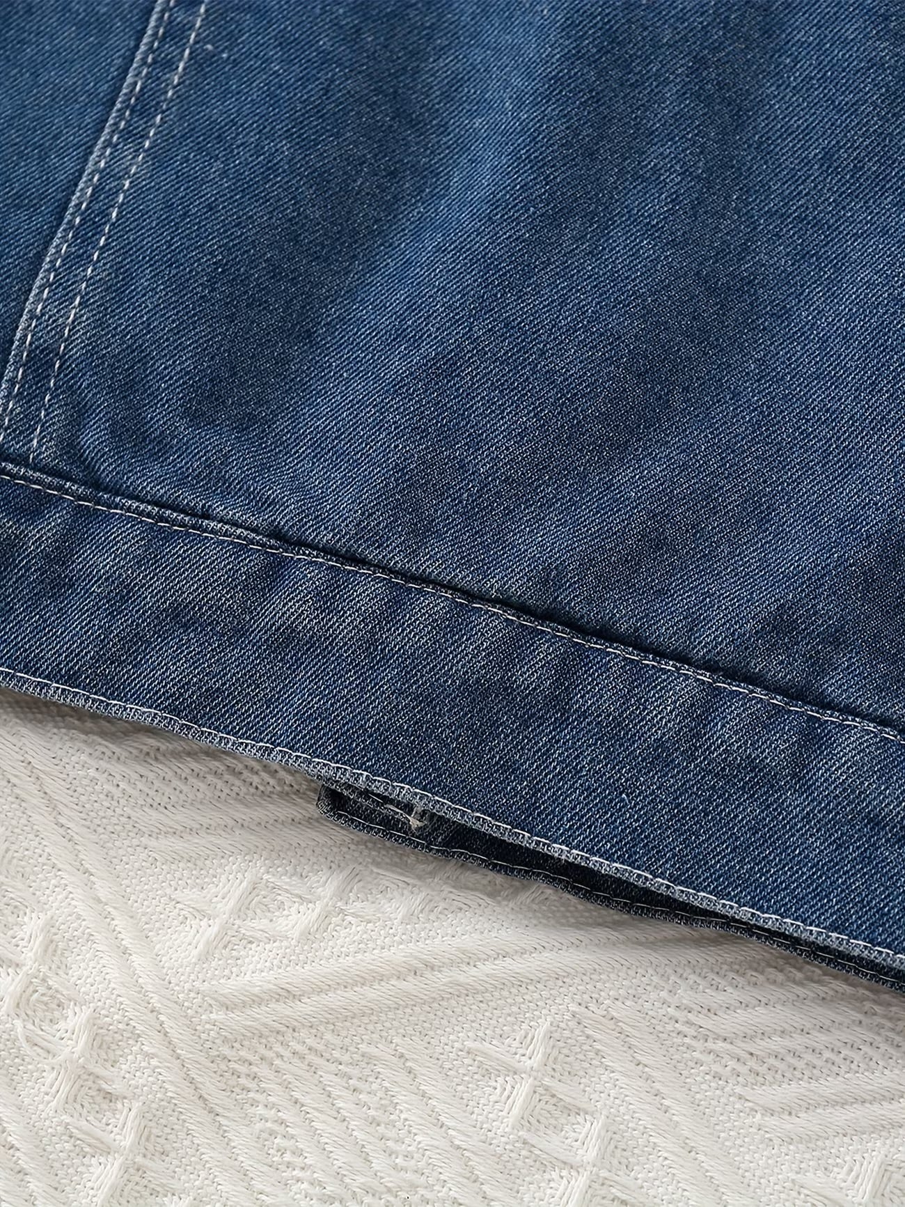 Cozy Fleece-Lined Denim Jacket - Plush Faux Fur Detail, Button Closure, Long Sleeve - Perfect for Fall/Winter