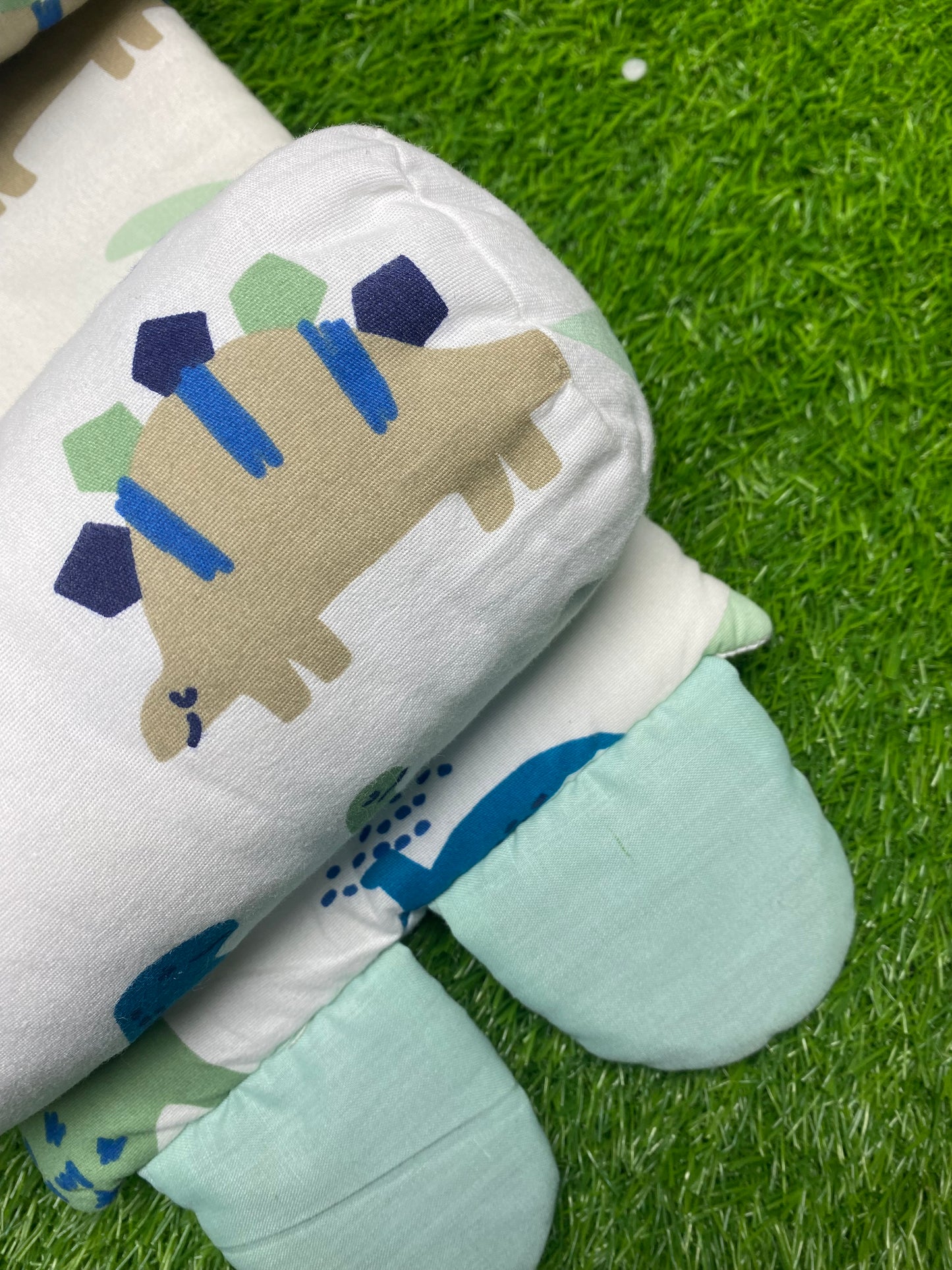 Pillow filling head making pillow blue