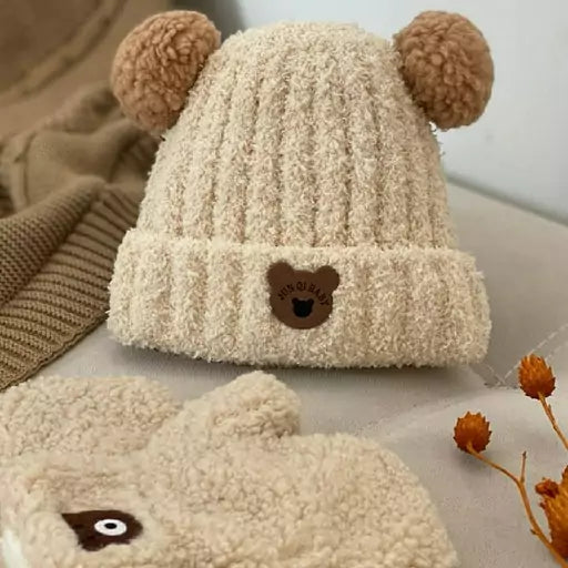 Children's knitted hat with pom poms. -S
