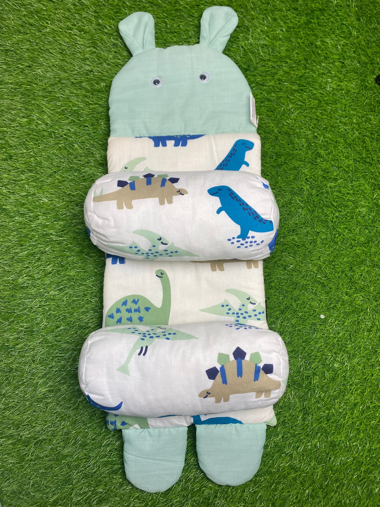 Pillow filling head making pillow blue