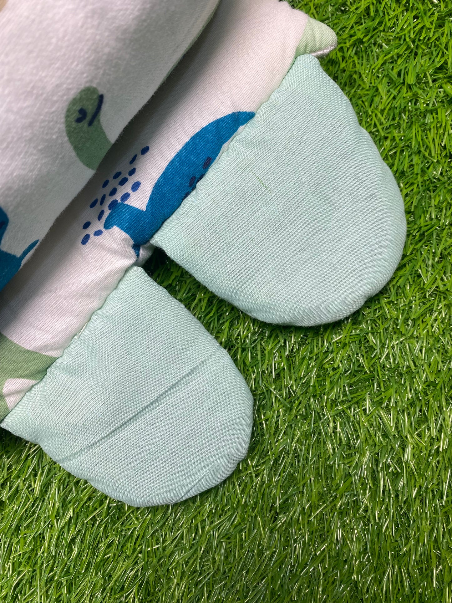 Pillow filling head making pillow blue