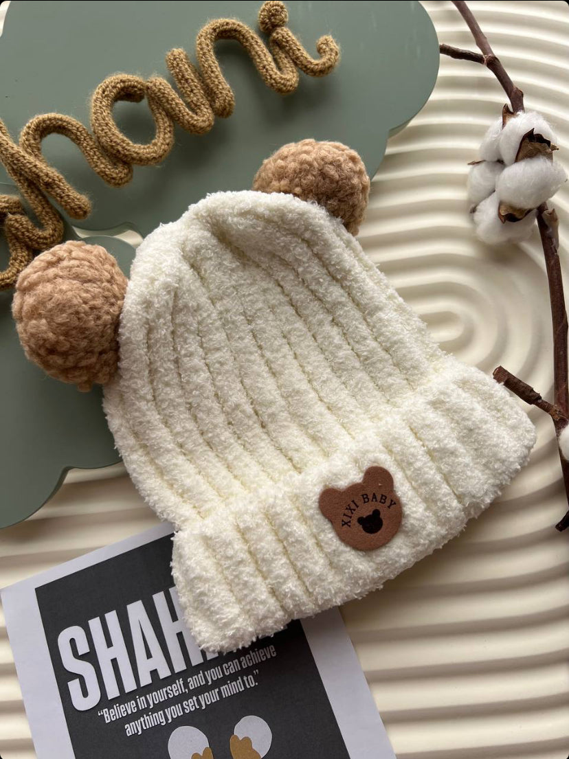 Children's knitted hat with pom poms. -S