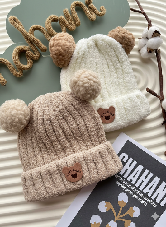 Children's knitted hat with pom poms. -S